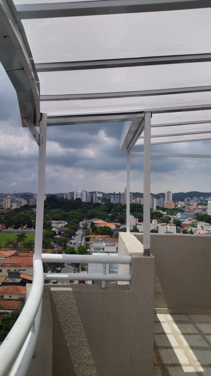 Cobertura fixa em policarbonato compacto